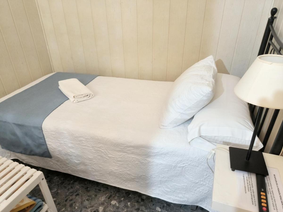 Pension Perez Montilla Sevilla Kültér fotó