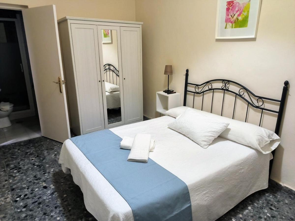 Pension Perez Montilla Sevilla Kültér fotó